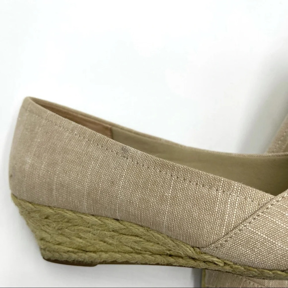 Coach and Four cream peep toe espadrille wedge sandals size 9.5 - Picture 8 of 9